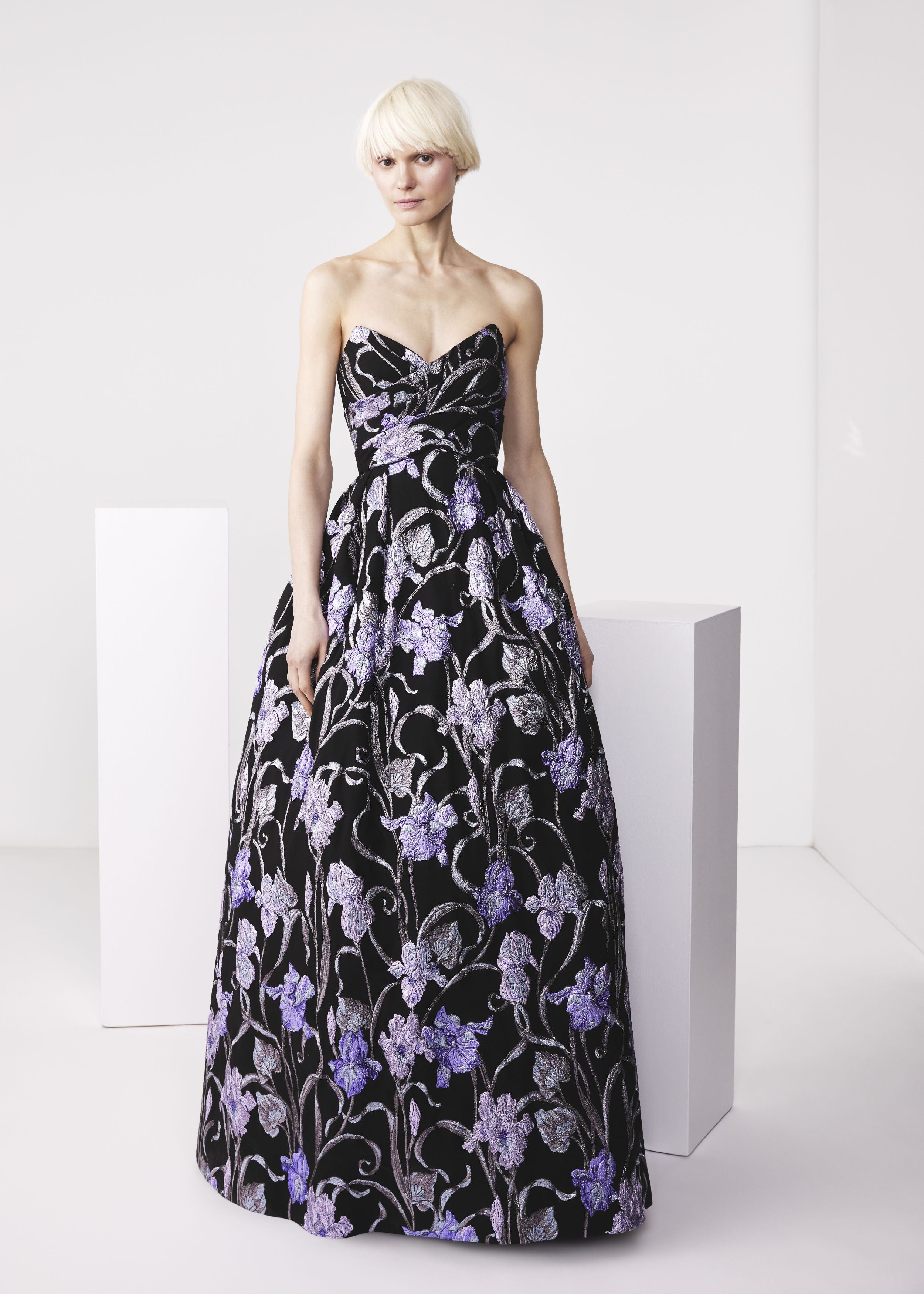 STRAPLESS DRESS