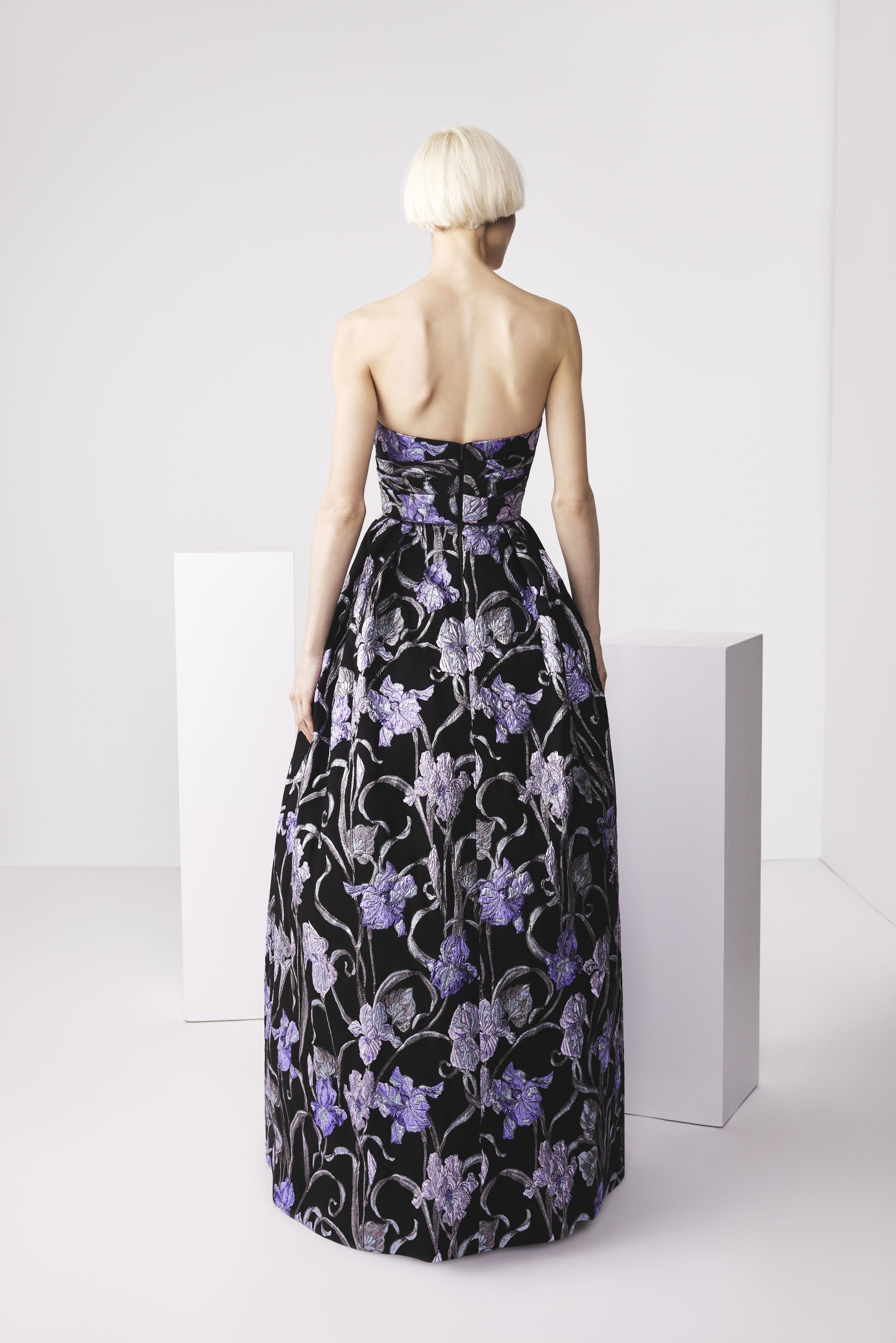 STRAPLESS DRESS