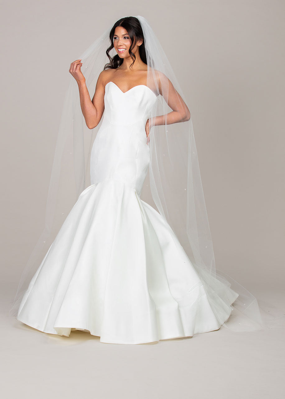 1707 Scattered Crystal Cathedral Veil