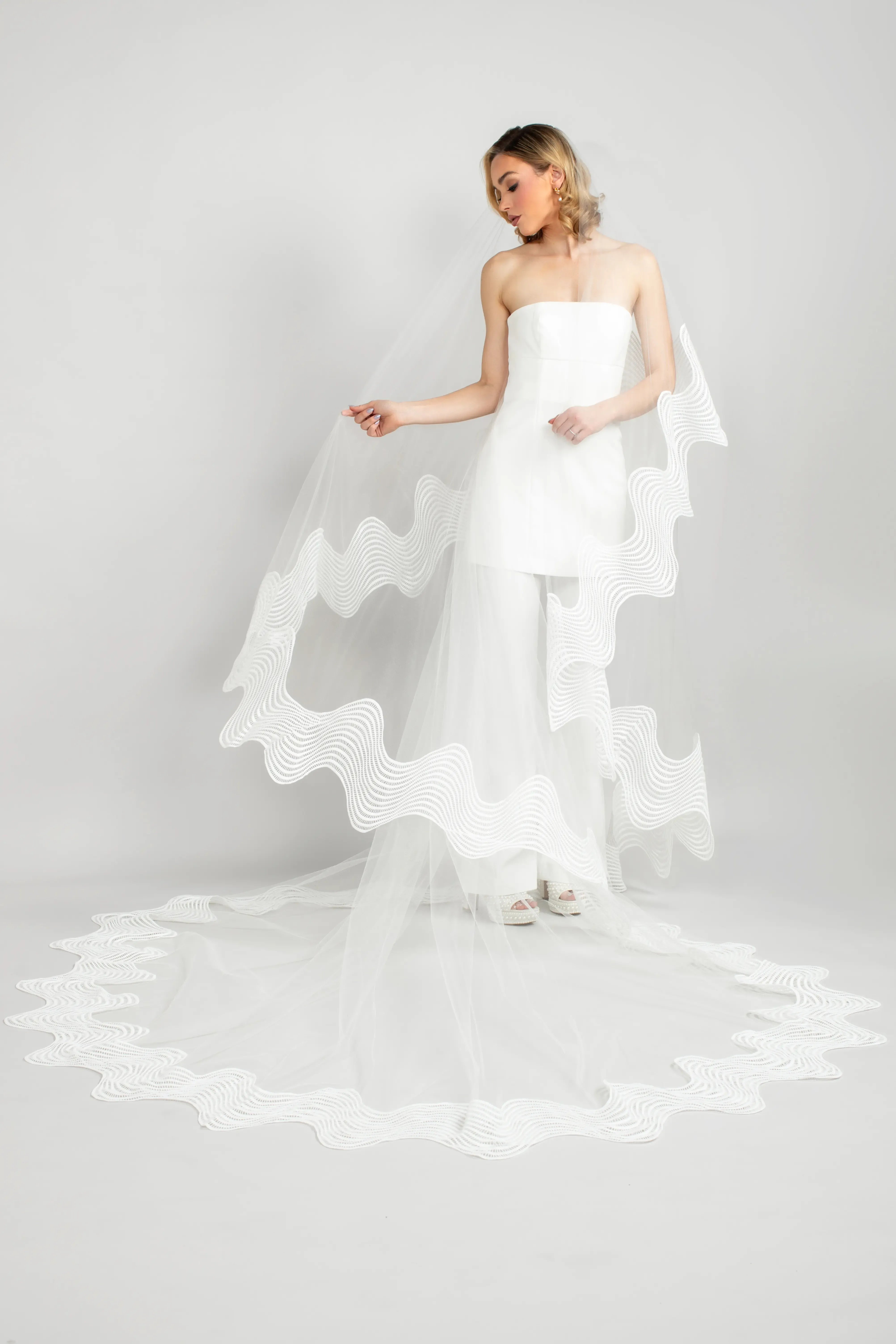 Valencia Wave Lace Cathedral Veil
