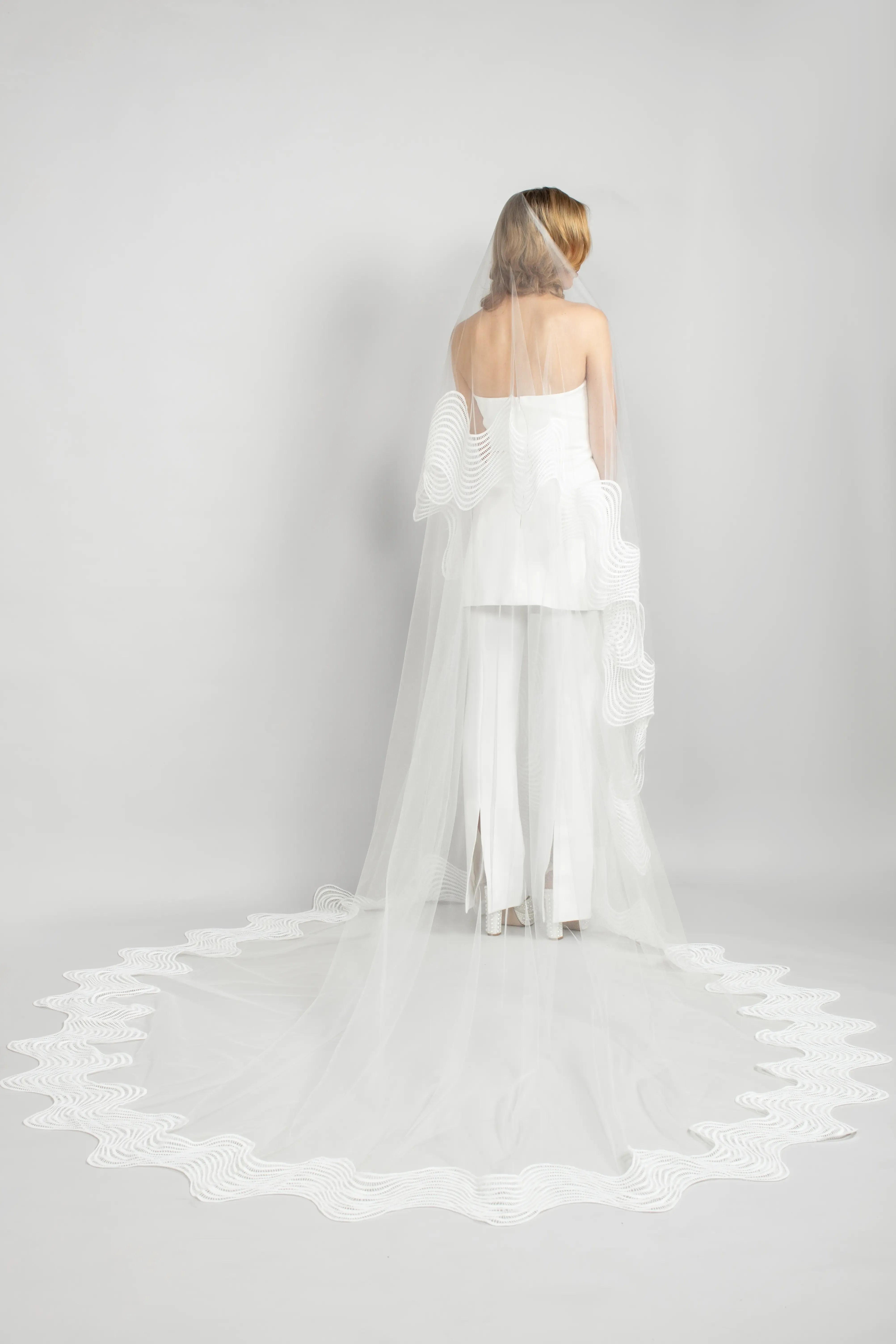 Valencia Wave Lace Cathedral Veil