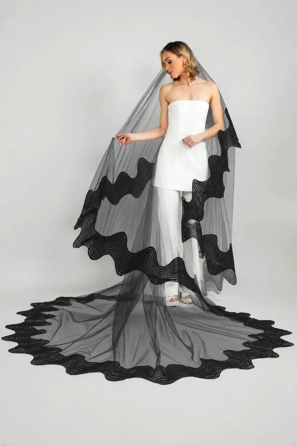 Valencia Wave Lace Cathedral Veil