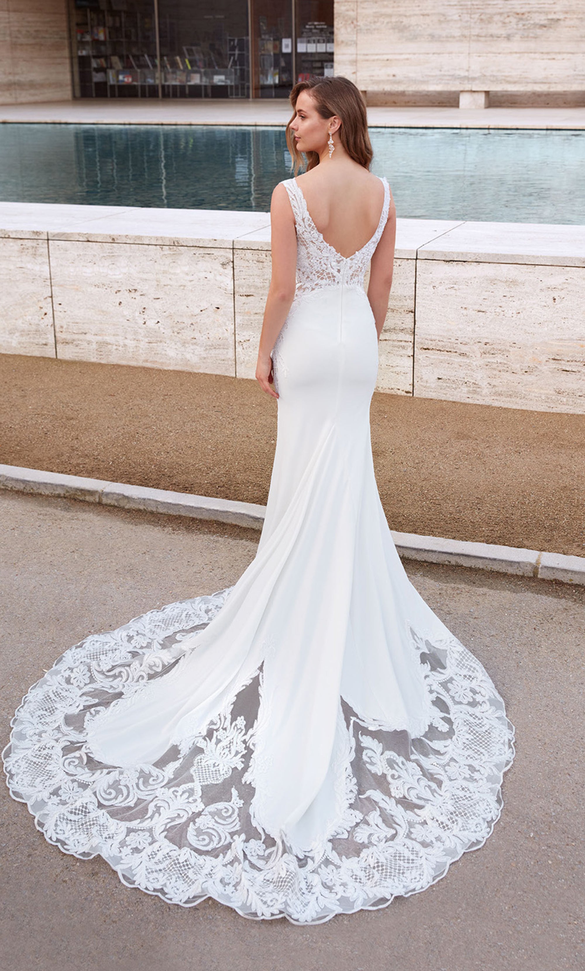 ALYCE Paris 5065 Bridal V-neckline Elegant Mermaid Dress