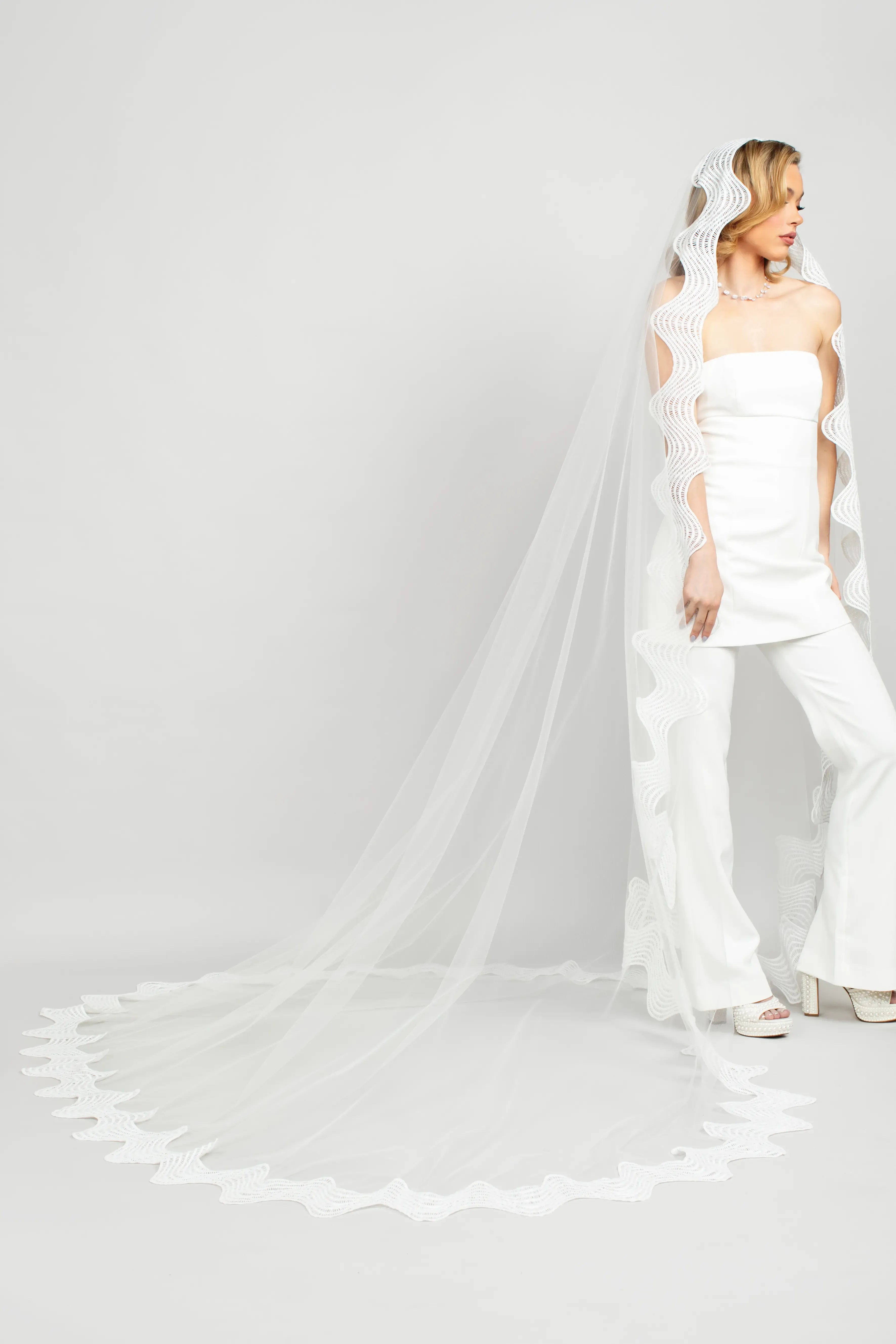 Venus Wave Lace Veil