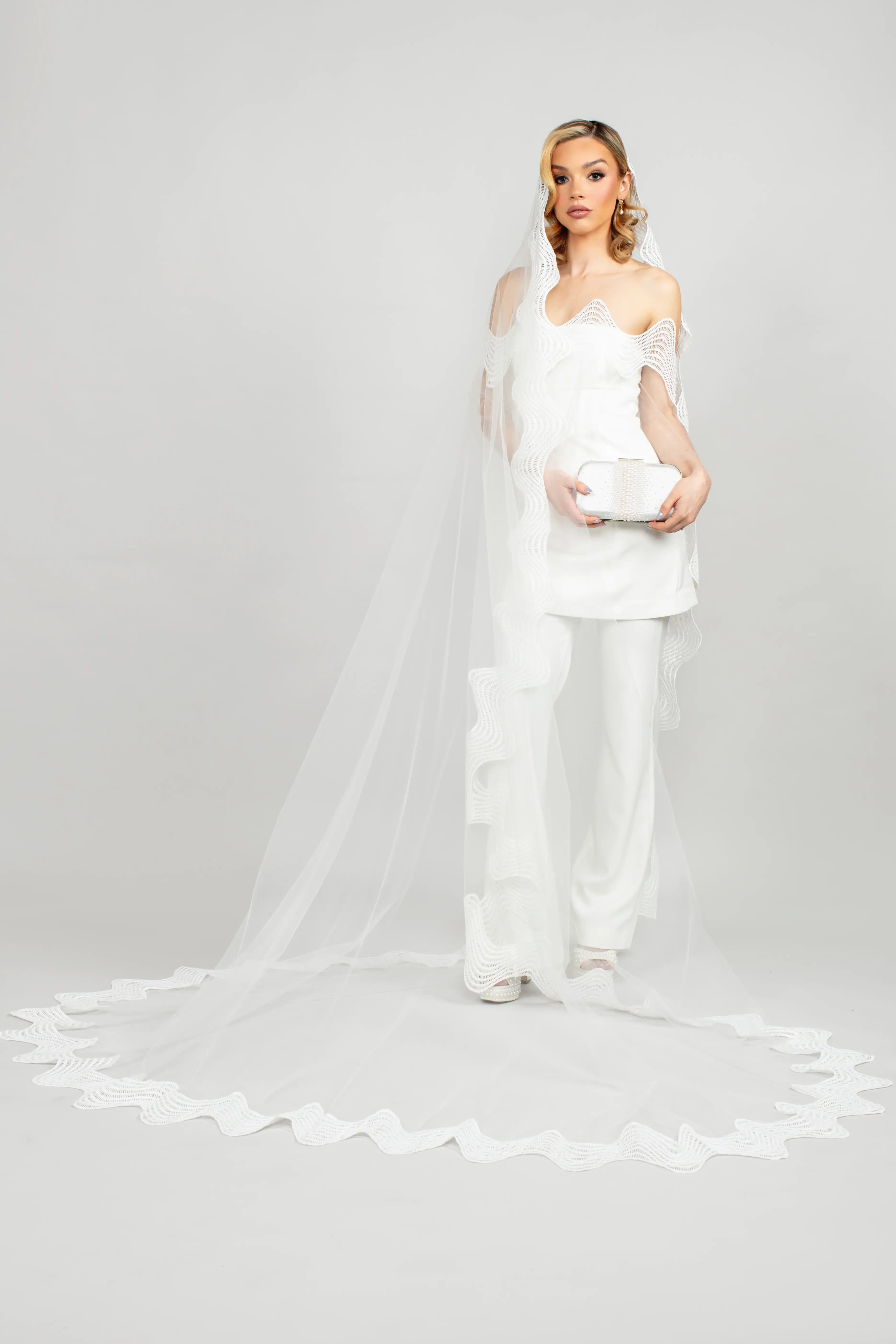 Venus Wave Lace Veil