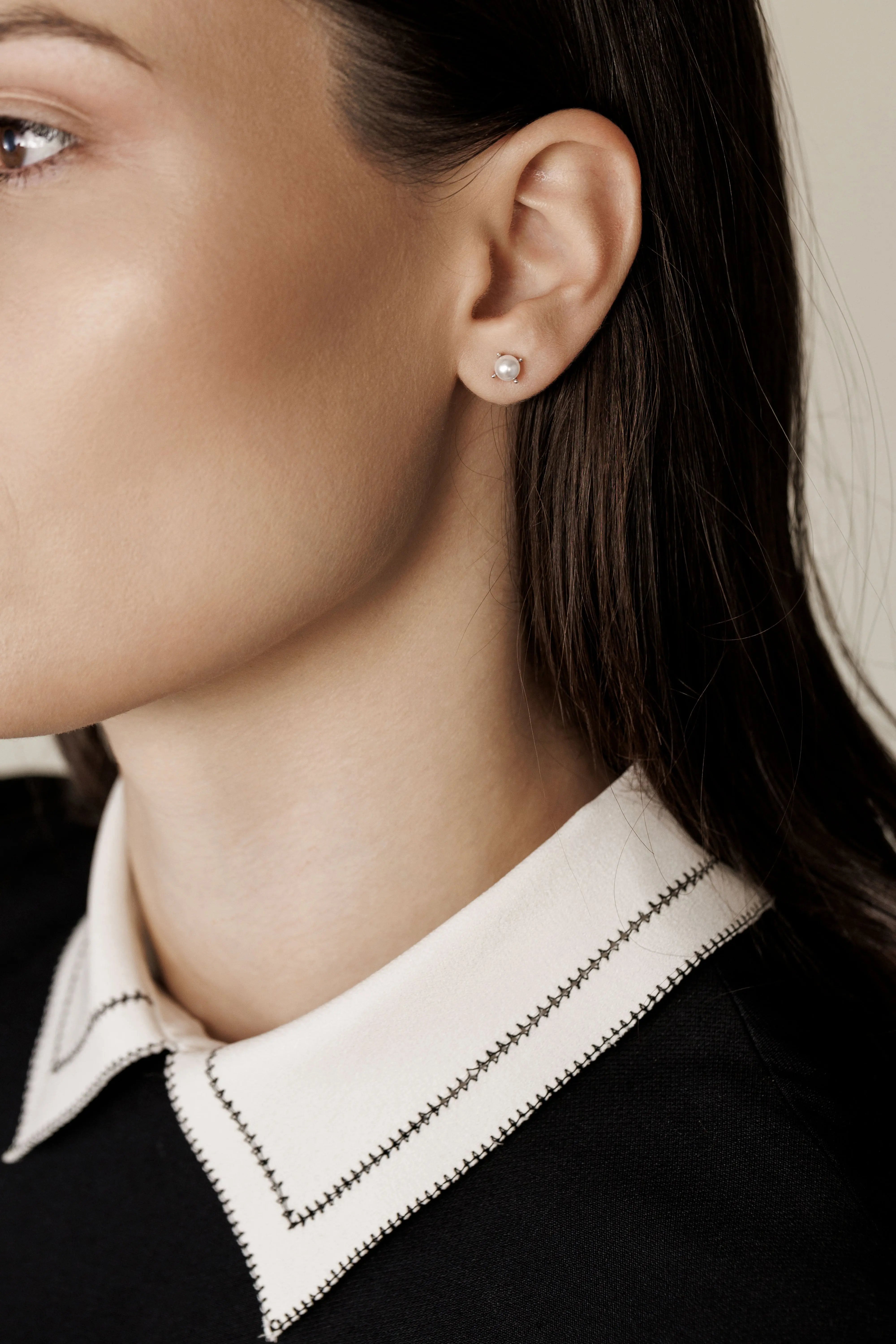 Simple White Silver Earrings L