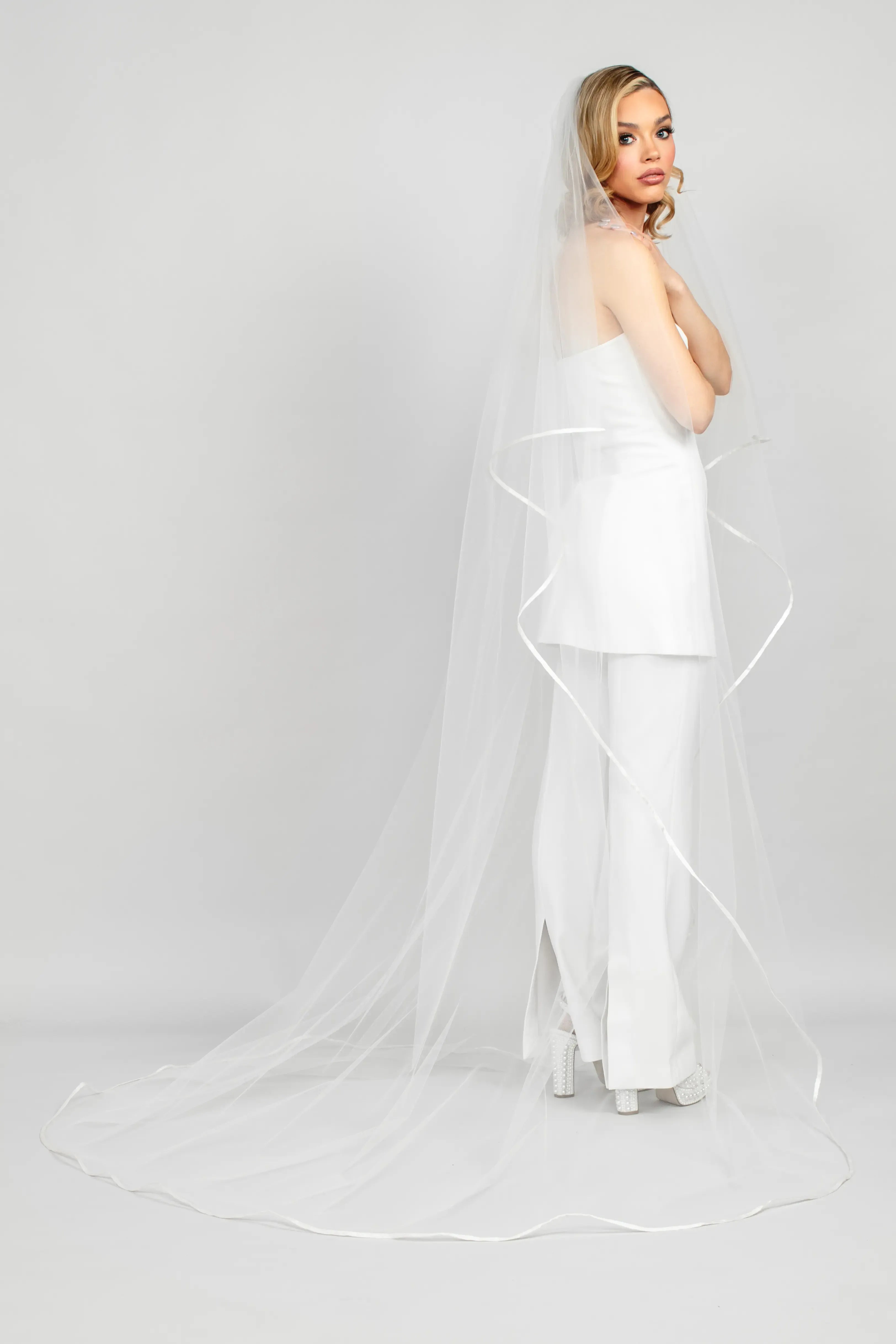 2601 Chapel Veil with Ribbon Edge