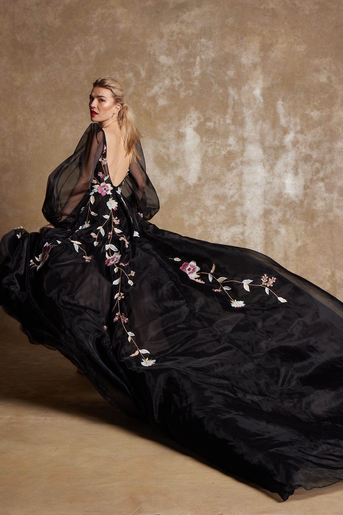 Elisabetta Gown (Black)